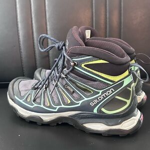 Salomon Hiking Boots sz8